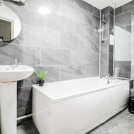 Modern 2Br Flat In Bentley House Apartment London Exterior photo