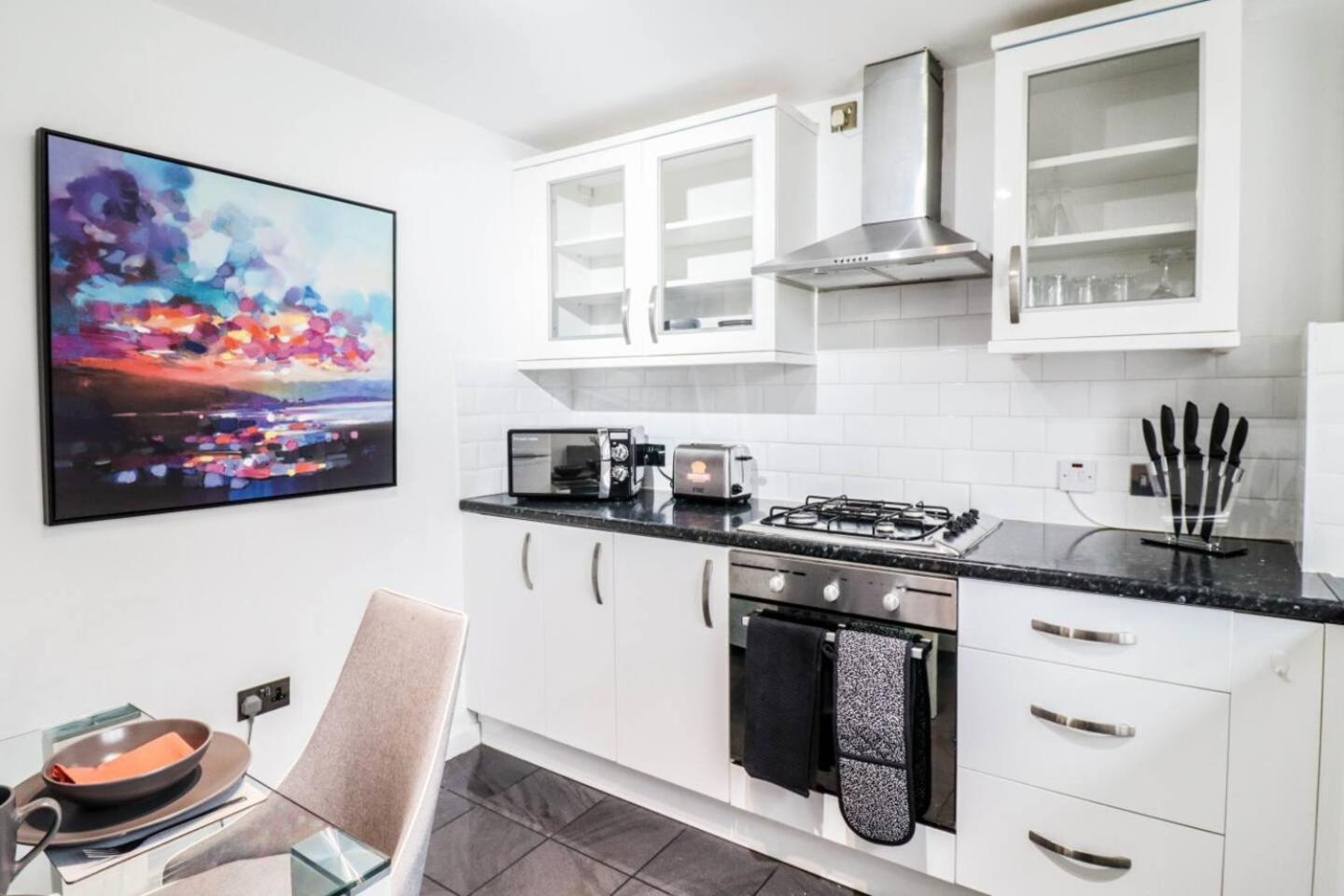 Modern 2br Flat In Bentley House Londra