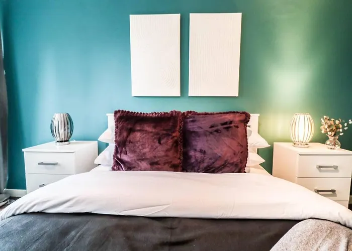 Modern 2Br Flat In Bentley House